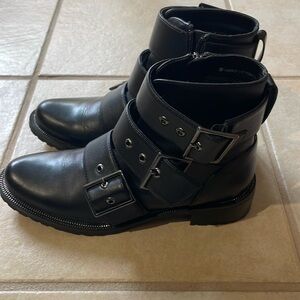 Blonde waterproof boots